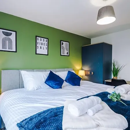 アパート The Salford Luxe By Parydise - 2-bed City-view Gem - Business-ready, Leisure-friendly *