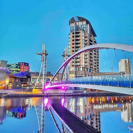 Large & Stylish Townhouse King Beds&free Parking Nyaraló Manchester