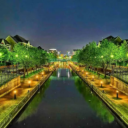 Large & Stylish Townhouse King Beds&free Parking Feriehus *