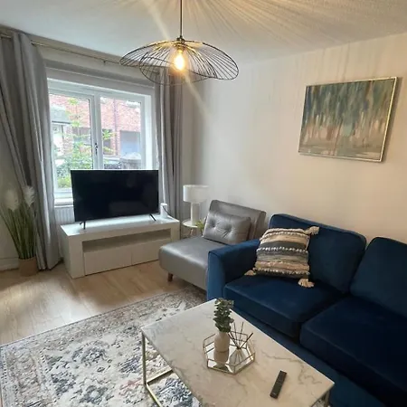 Entire Two Bed House With Gated Off Street Parking *