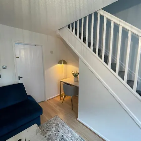 Entire Two Bed House With Gated Off Street Parking * Manchester