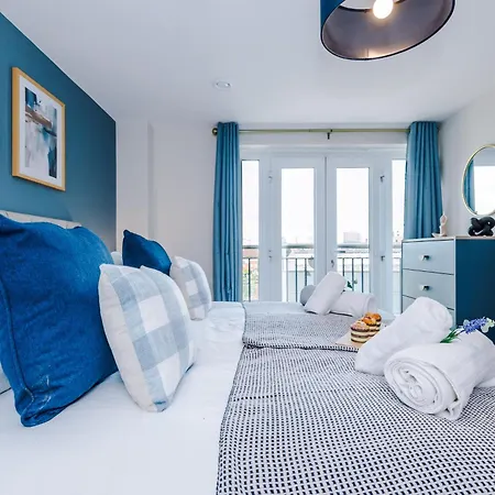 New! Stylish 2-bed In By 53 Degrees Property, Great Location - Sleeps 6! Lägenhet *