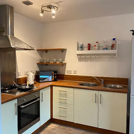 Spacious 2 Bedroom 2 Bathroom Apartment Manchester
