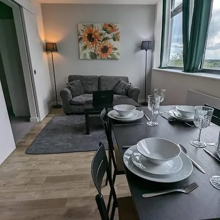 Apartman Lovely 1br Penthouse Near Mcr Stadiums