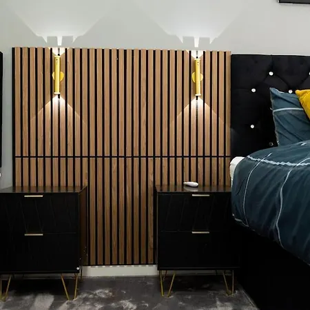 3 Bedroom House With En-suite Free Wifi And Parking 펜션 *