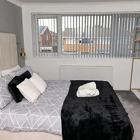 3 Bedroom House With En-suite Free Wifi And Parking 펜션 맨체스터