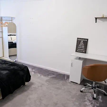 3 Bedroom House With En-suite Free Wifi And Parking 펜션 *