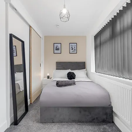 בית אירוח Morden En-suite - Close Cente & Etihad Stadium *