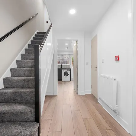 בית אירוח Morden En-suite - Close Cente & Etihad Stadium *