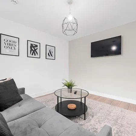 בית אירוח Morden En-suite - Close Cente & Etihad Stadium *