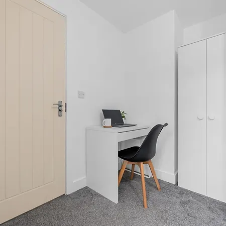 Morden En-suite - Close Cente & Etihad Stadium מנצ'סטר