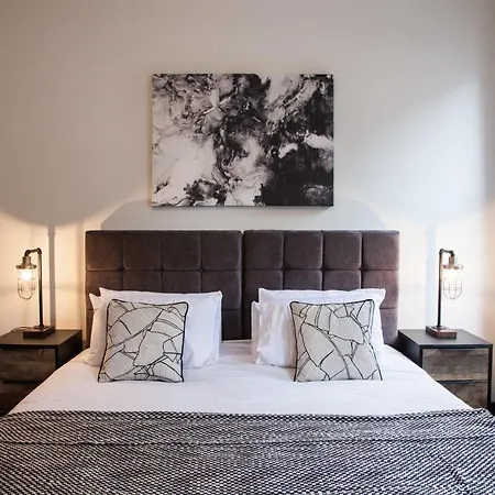 New! Stylish & Modern With Free Parking! Book Now! Manchester