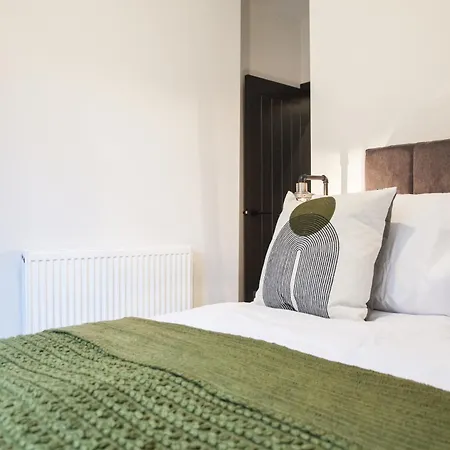 New! Stylish & Modern With Free Parking! Book Now!