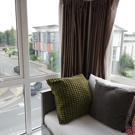 Luxury - Pick A - Free Parking & Kitchen Access, Near Etihad Stadium, The Coop Live & Piccadilly Station,