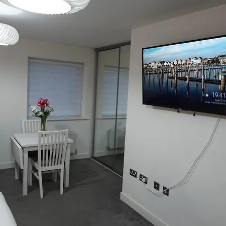 Luxury - Pick A - Free Parking & Kitchen Access, Near Etihad Stadium, The Coop Live & Piccadilly Station, Habitación en casa particular *