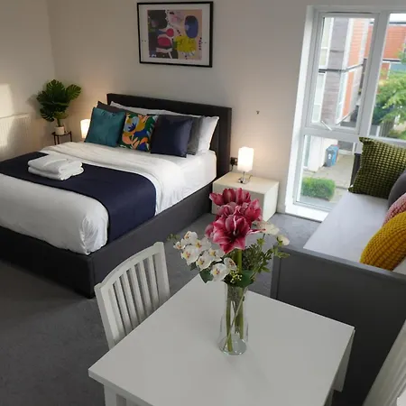 Luxury - Pick A - Free Parking & Kitchen Access, Near Etihad Stadium, The Coop Live & Piccadilly Station,