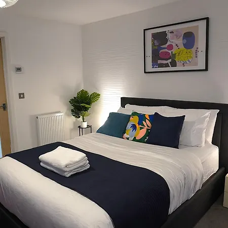 Luxury - Pick A - Free Parking & Kitchen Access, Near Etihad Stadium, The Coop Live & Piccadilly Station,