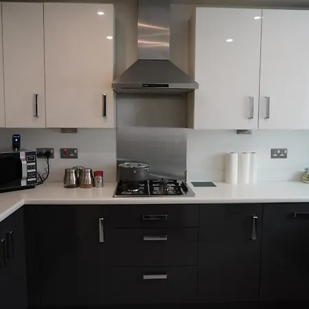 Luxury - Pick A - Free Parking & Kitchen Access, Near Etihad Stadium, The Coop Live & Piccadilly Station,
