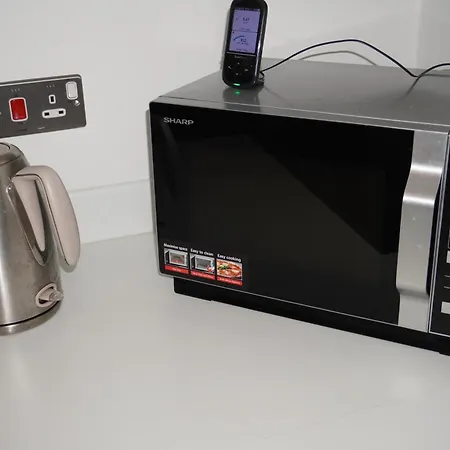 Luxury - Pick A - Free Parking & Kitchen Access, Near Etihad Stadium, The Coop Live & Piccadilly Station,