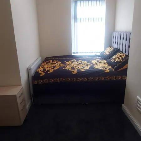 3 Bedroom Near Man City And Coop Live