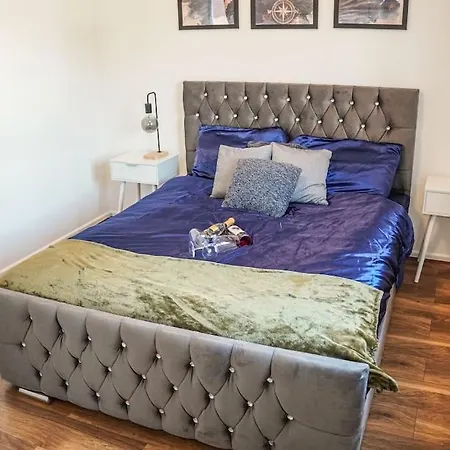 Mvps Snug Urban Hideaway