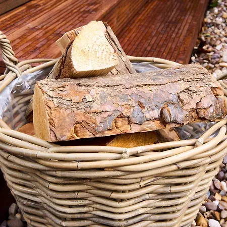 Chic Family With Garden Fire Pit & Event Space, Hot Tub מנצ'סטר