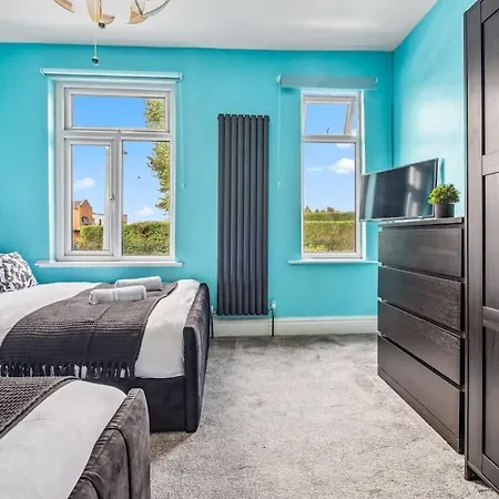 度假居 Large 3bdr House By Vista Short Lets & Serviced Glasgow With Pool Table & Free Wifi