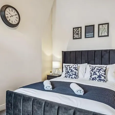 Large 3bdr House By Vista Short Lets & Serviced Glasgow With Pool Table & Free Wifi 曼彻斯特