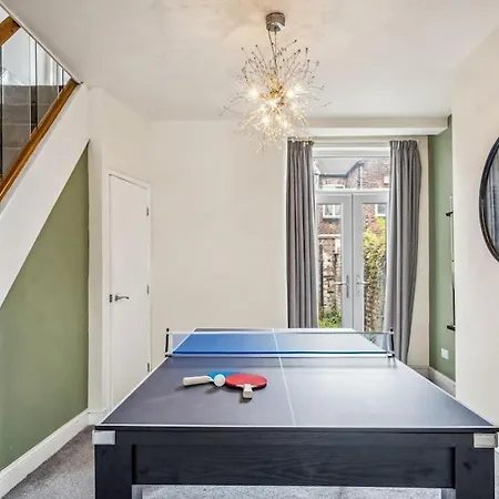 Large 3bdr House By Vista Short Lets & Serviced Glasgow With Pool Table & Free Wifi 度假居