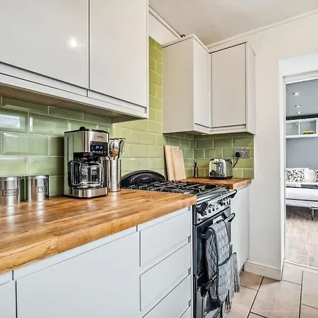 Large 3bdr House By Vista Short Lets & Serviced Glasgow With Pool Table & Free Wifi Σπίτι διακοπών
