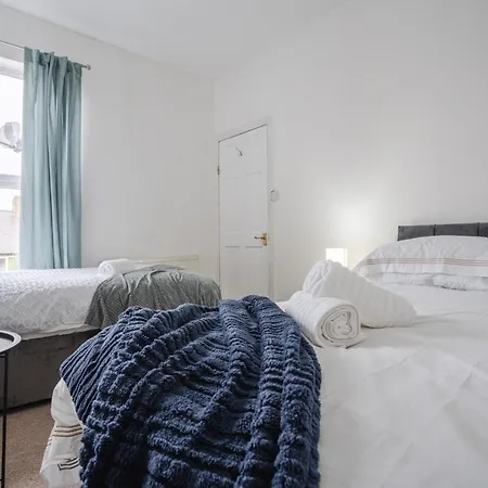 Vibrant & Spacious 3br House, Near & Salford Quays, Free Parking Appartement