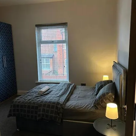 House In Manchester-onsite Host Holiday home