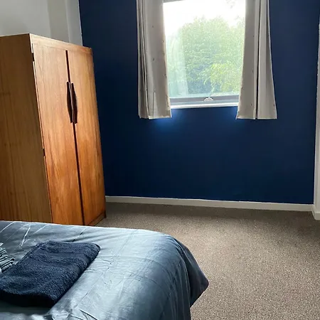 2 Bedroom 2 Bathroom Centre