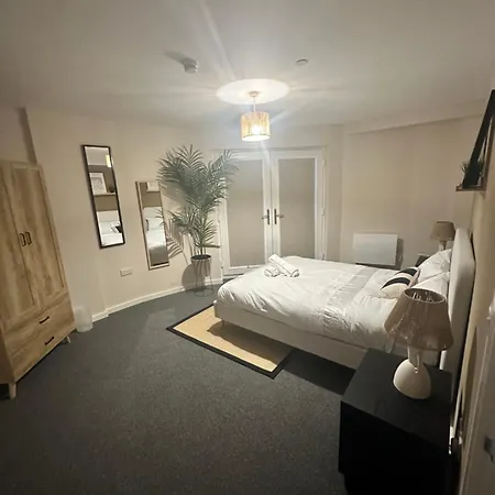 Deluxe 2 Bed Flat