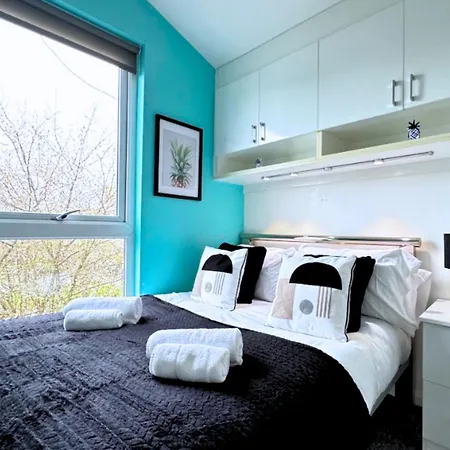 The Commonwealth House By Bevolve Holiday home