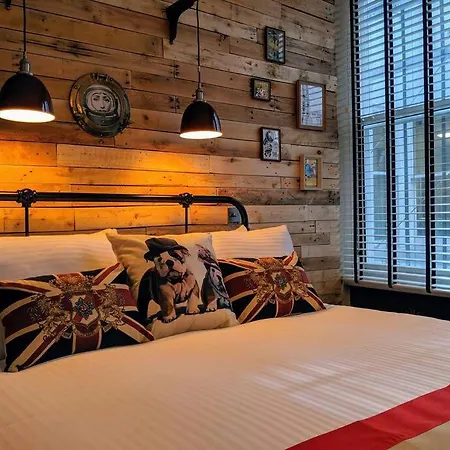 Boutique Centre Flat By Superhost