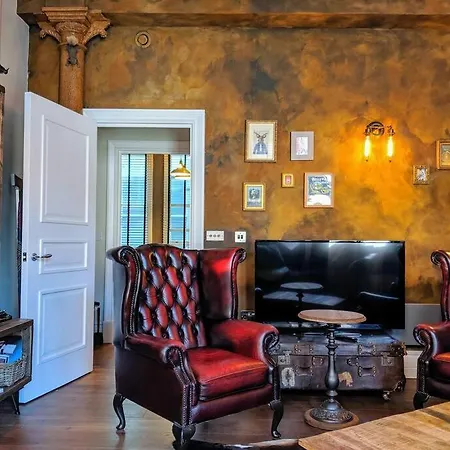 Boutique Centre Flat By Superhost בית נופש