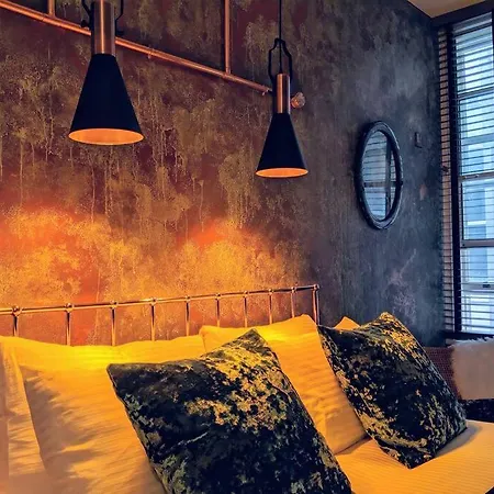 Boutique Centre Flat By Superhost בית נופש