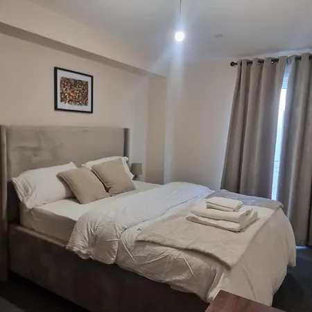 Apartamento Entire 2 Bedroom And 2 Bathroom In -free Underground Parking *