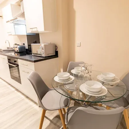 Fabulous 2 Bedroom In Machester Apartment