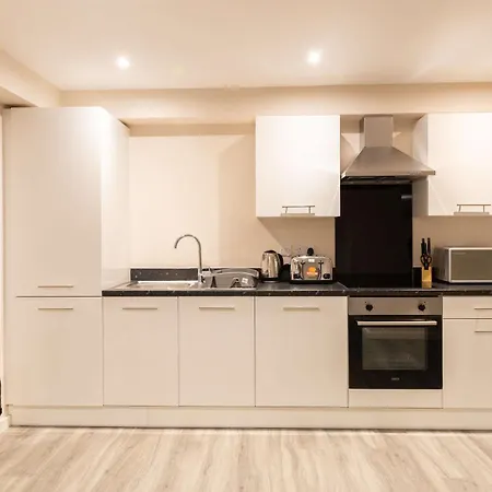 Fabulous 2 Bedroom In Machester Apartment