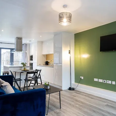 5bedroom Townhouse 15mins To City Centre By Rest&recharge Nyaraló Manchester