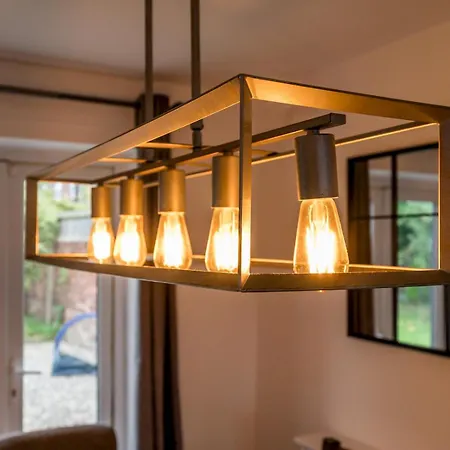 Spacious 4 Bed Hidden Gem Pass The Keys