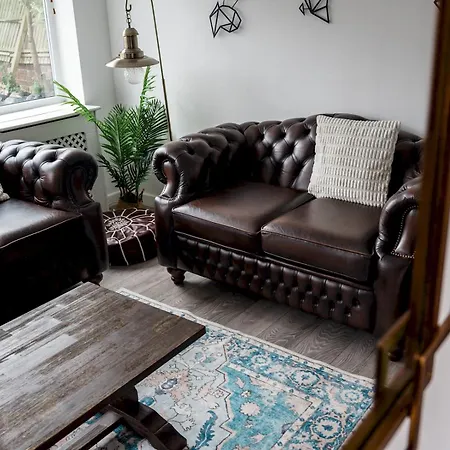 Spacious 4 Bed Hidden Gem Pass The Keys