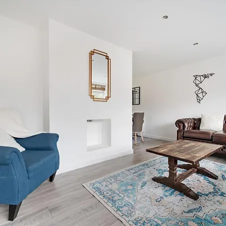 Vakantiehuis Spacious 4 Bed Hidden Gem Pass The Keys *