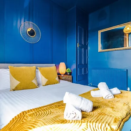 R&r At A Character Victorian