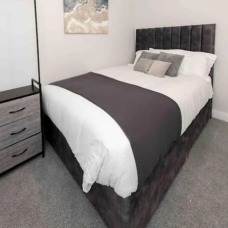 Beautiful, Peaceful, 5 Bedroom With Hot Tub!