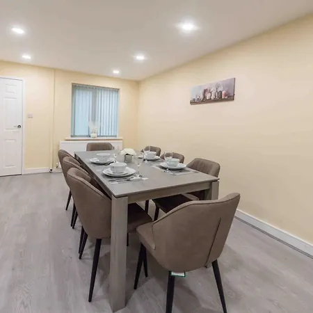 Beautiful, Peaceful, 5 Bedroom With Hot Tub! Manchester