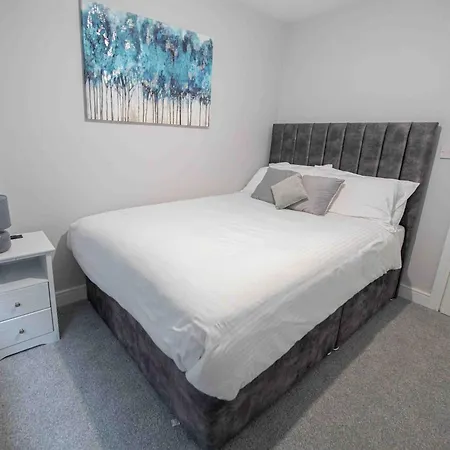 Vakantiehuis Beautiful, Peaceful, 5 Bedroom With Hot Tub!