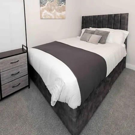 Beautiful, Peaceful, 5 Bedroom With Hot Tub! בית נופש מנצ'סטר